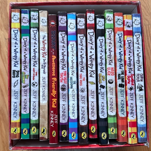 Diary of wimpy kid set - Picture 9 of 9